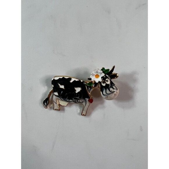 Cow W/ Flower & Heart Pin/Brooch. Black, White, Red. Size 2" x 1 1/2". - Picture 3 of 6